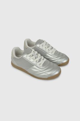 Zapatilla Urbana Metalizada Plateada 57080208V26