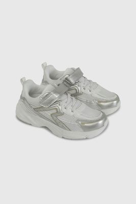 Zapatilla Urbana Blanca y Plateado 57240210V26 KID