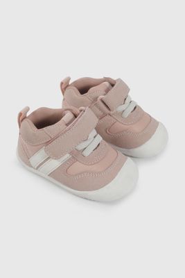 Imagen 1 del producto Zapatilla Urbana Rosada 27060230V26