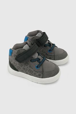 Zapatilla Negra de Niño