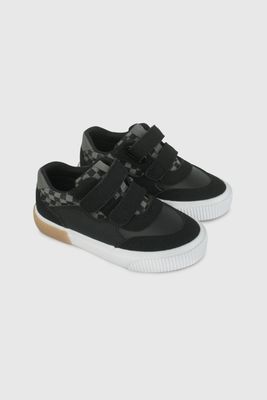 Zapatilla Urbana Negra con Cuadros 47210201V26