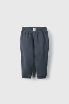 Imagen 2 del producto Buzo negro para niños, comodidad y estilo