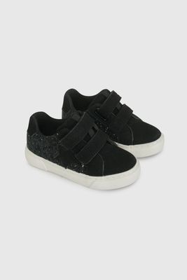 Zapatilla Negra con Estrella y Brillos 47200201V26