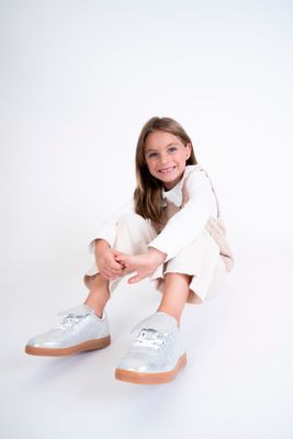 Imagen 2 del producto Zapatilla Lifestyle Plateada de Niña
