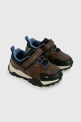 Zapatilla Caminante Outdoor de Niño Café Caña baja Velcro y Cordón
