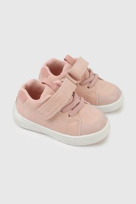 Zapatilla Rosada de Niña