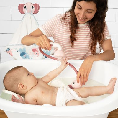 Imagen 2 del producto Set de Baño Ducha Elefante y Toalla Rosa Yookidoo