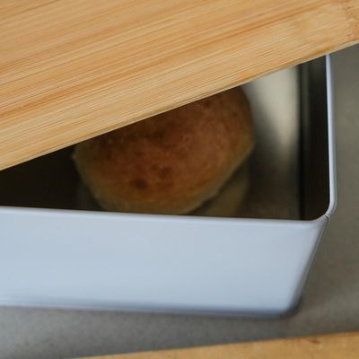 Imagen 2 del producto Panera Metal Gris Claro Con Tapa De Madera 30x22 cm DAY