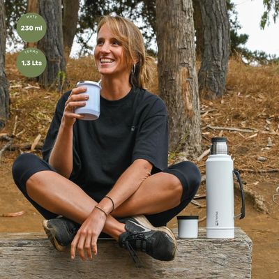 Imagen 2 del producto Termo Líquido Classic 1.3 lts + Mate Bombilla White Lhotse