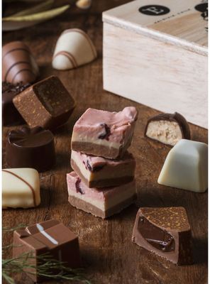 Imagen 2 del producto Caja Bombones Entrelagos 13 unidades.