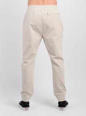 Imagen 2 del producto PANTALON BUZO TRVLR WAY BEIGE