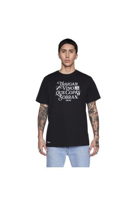 Imagen 1 del producto Polera Colo Colo Urbano Hombre Traigan Vino, Copas Sobran Negro