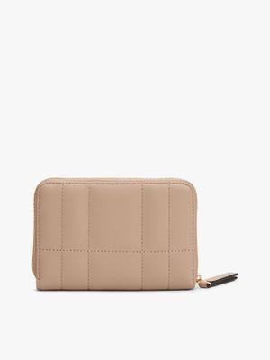 Imagen 2 del producto Billetera Feminine Acolchada Beige Tommy Hilfiger