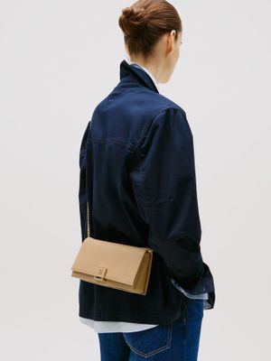 Imagen 2 del producto Bandolera Monograma Th Beige Tommy Hilfiger