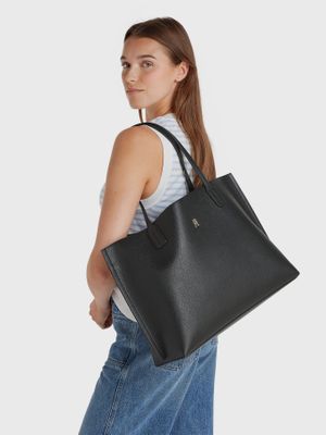 Imagen 2 del producto Tote Distinct Monogram / Negro Tommy Hilfiger