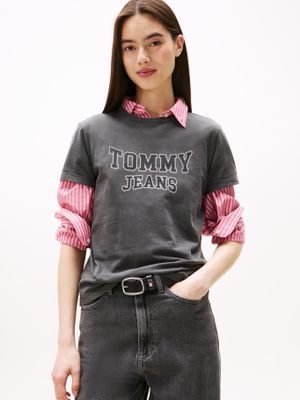 Imagen 1 del producto Polera Regular Fit Logo Varsity Gris Tommy Jeans