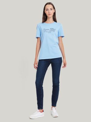 Imagen 2 del producto Polera Con Logo Gráfico Script Celeste Tommy Hilfiger