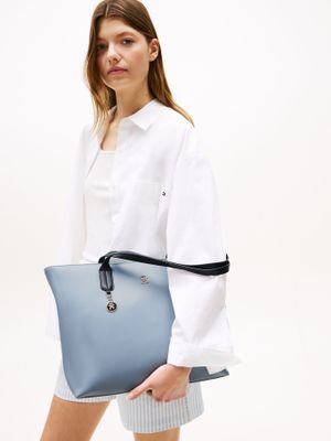 Imagen 2 del producto Tote Latam Charm Celeste Tommy Hilfiger