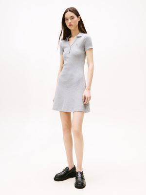 Vestido Tipo Polo Con Logo Gris Tommy Jeans