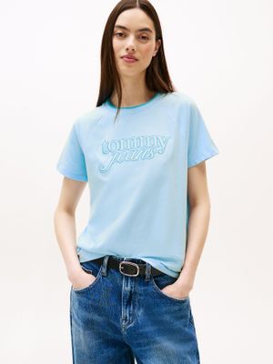 Imagen 1 del producto Polera Logo Script Regular Fit Celeste C1T Tommy Jeans
