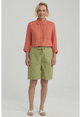 Imagen 2 del producto Bermuda Mujer Con Cortes Y Apertura Verde Claro