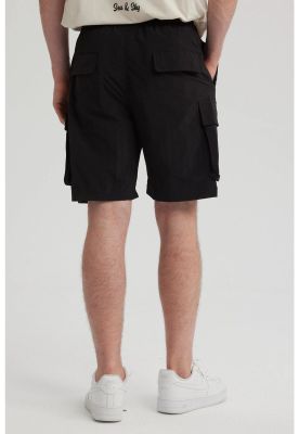 Imagen 2 del producto Bermuda Hombre Cargo Nylon Negro