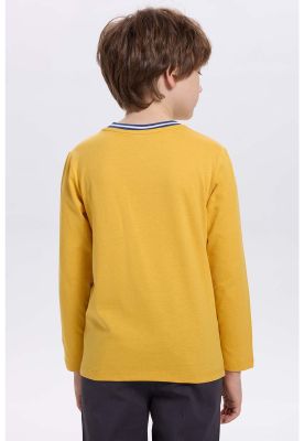 Imagen 2 del producto Polera Niño College Con Print Mostaza