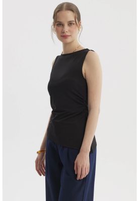 Imagen 2 del producto Polera Mujer Basta Asimétrica Negro - ll