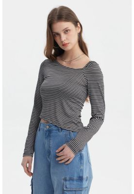 Imagen 2 del producto Polera Mujer Asimétrica Rayas Negro