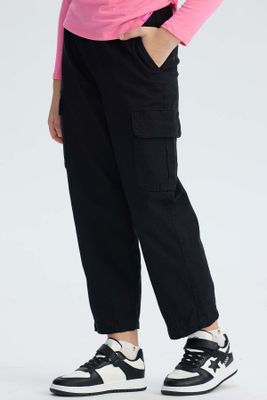 Imagen 2 del producto Pantalón Niña Cargo Con Pliegue en Basta Negro