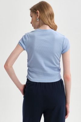 Imagen 2 del producto Polera Mujer Cropped Celeste