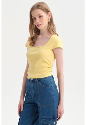 Imagen 2 del producto Polera Mujer Recogido Cropped Amarillo