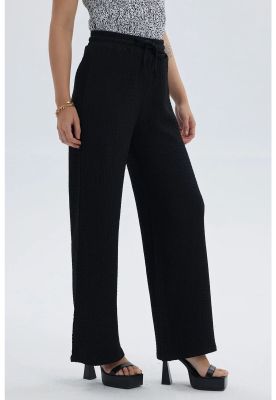 Imagen 2 del producto Pantalón Mujer Textura Pretina Con Amarras Negro