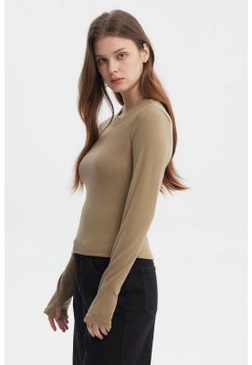 Imagen 2 del producto Polera Mujer Rib Abertura Puño Verde Olivo