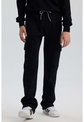 Pantalón Buzo Niño Calce Recto Con Cortes Negro