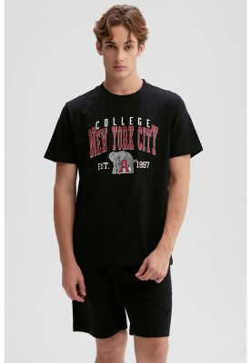 Polera Hombre Print Posicional Negro / Rojo