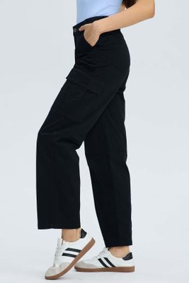 Imagen 2 del producto Pantalón Mujer Cargo Cortes Negro