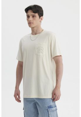 Imagen 2 del producto Polera Hombre Con Bolsillo Print Beige Claro
