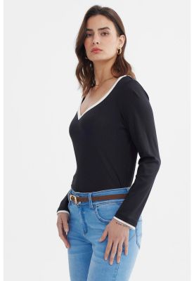 Imagen 2 del producto Polera Mujer Ajustado Cuello V Negro