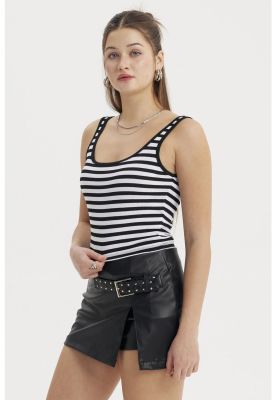 Imagen 2 del producto Polera Mujer Escote Cuadrado Negro / Blanco