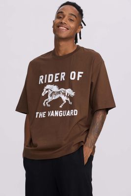 Imagen 2 del producto Polera Hombre Print Central West Chocolate