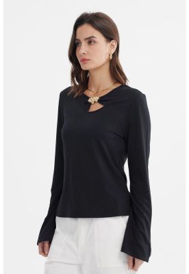 Imagen 2 del producto Polera Mujer Aplicación Metalica En Pecho Negro