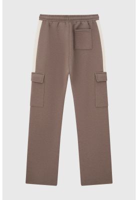 Imagen 2 del producto Pantalón Buzo Niño Calce Recto Con Cortes Café