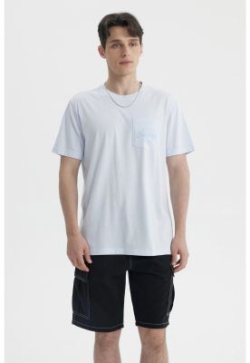 Polera Hombre Con Bolsillo Print Celeste Claro