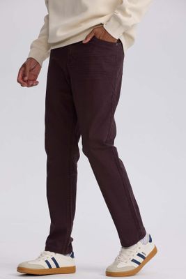 Imagen 2 del producto Jeans Hombre Slim Color Berenjena
