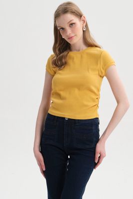 Imagen 1 del producto Polera Mujer Cropped Amarillo