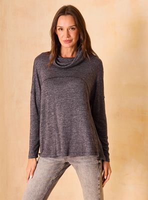 Polera Holgada con Corte en Delantero