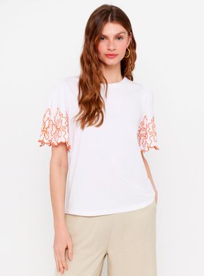 Polera Bordado en Mangas