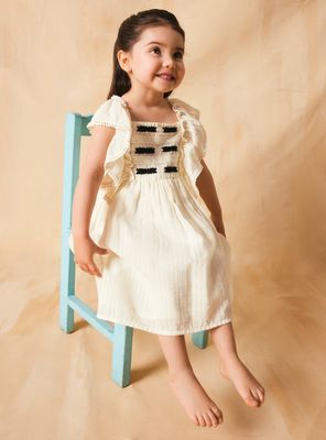 Vestido con Vuelos y Bordados