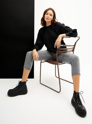 Imagen 2 del producto Polera Detalle de Vuelos Cuello Redondo